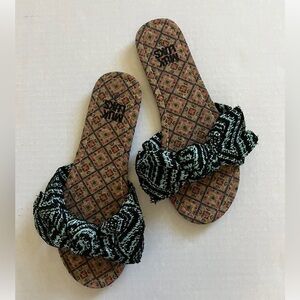 Muk Luks Trysta Boho Sandals new without tags Size 9.